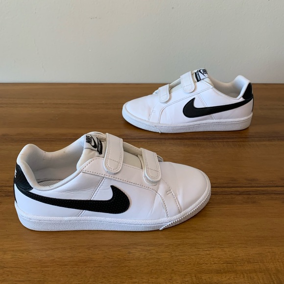 nike white velcro shoes